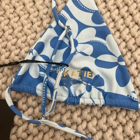 Skatie• ‘Ella’ Bikini Top in CAPE COD Bikinis